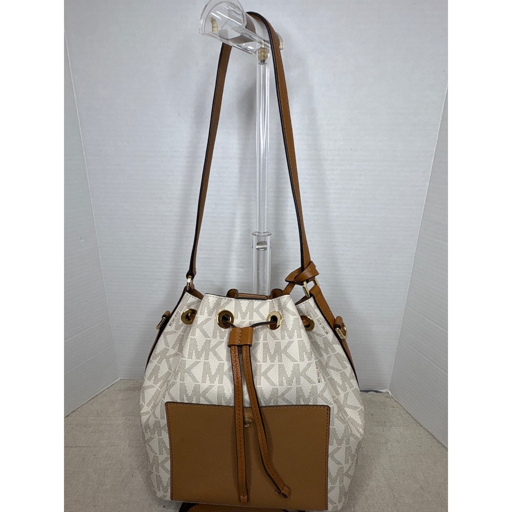 Michael Kors Suri Small Bucket Bag Vanilla Acorn Logo Crossbody 35T6GG1M2B